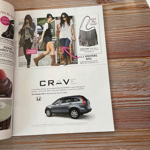 People Style Watch Magazine Featuring Carrie Underwood on the Cover, April 2009 - Picture 9 of 15